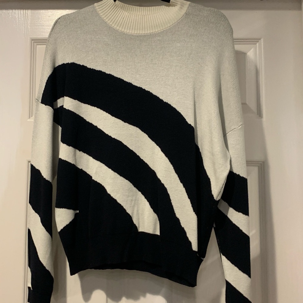Carol Rose Monochrome Wave Pattern Sweater